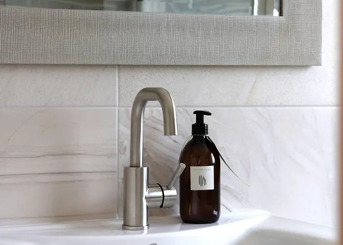 Crow's Nest - 3 - Self Catering